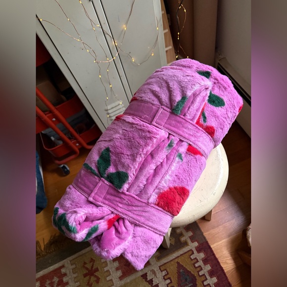 Harper Faux Fur Printed  Throw Blanket 🍒 - Picture 5 of 10